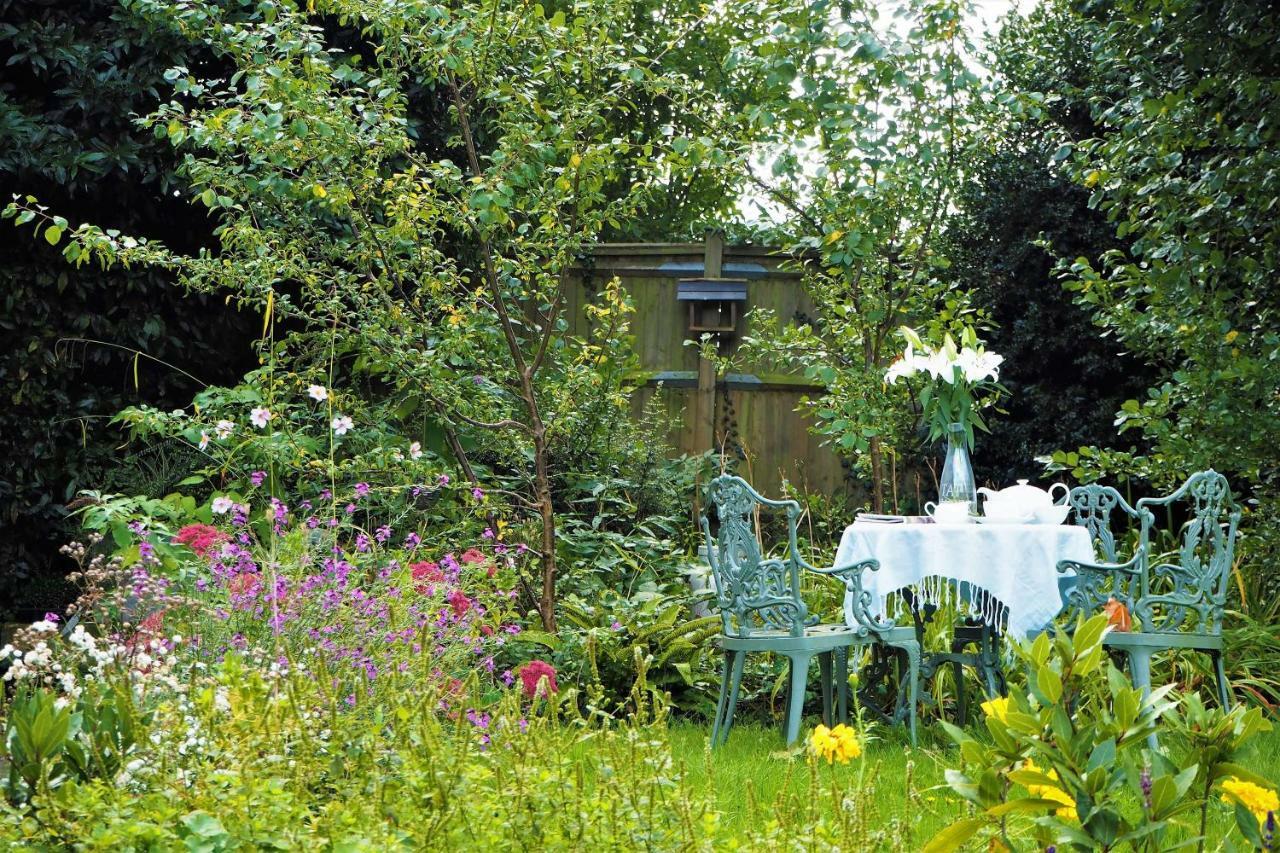 Nightingale Cottage Bed And Breakfast Chichester Exterior foto